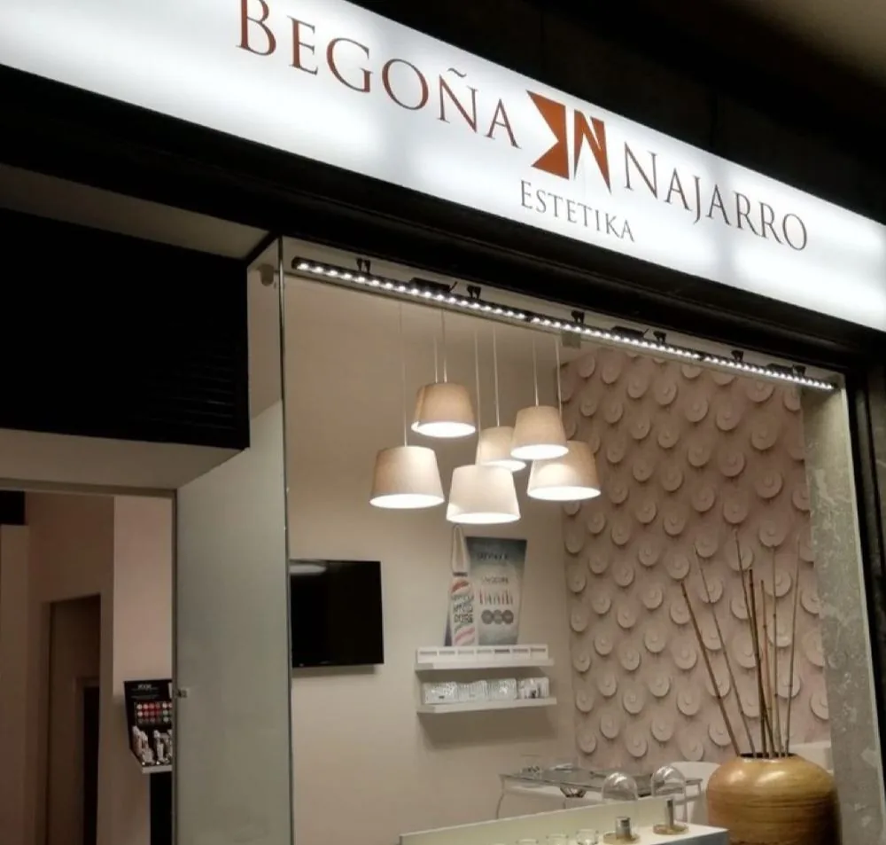 Fachada del centro Begoña Najarro Estética en la calle Serapio Mugica 12 de Irún